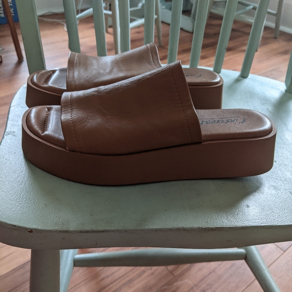 Platform sandals - Picture 3 of 4